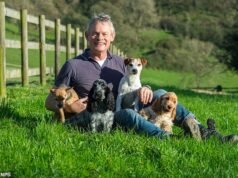 Martin Clunes sufre un duro golpe en la batalla contra los airplanes de los vecinos de New Age Traveler de establecer un campamento permanente junto a su granja de ₤ 5 millones.