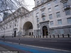 Un solicitante de asilo brasileño rechazado es declarado culpable de dejar dinamita falsa frente a la sede del MI 5 después de que le dijeran que lo expulsarían del Reino Unido.