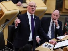 Swinney interviene para defenderse bajo el jefe de la ley de incendios en medio de la disputa de Murrell