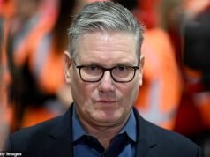 MARK ALMOND: ¿Por qué el primer ministro más vacilante de su vida ha decidido que la ‘rendición de Chagos’ es la única política que no dará marcha atrás?