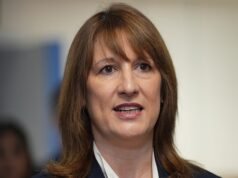 Los aumentos de impuestos de Rachel Reeves la ayudan a lograr un superávit presupuestario récord, pero Chancellor aún supervisa el quinto endeudamiento más alto de la historia.