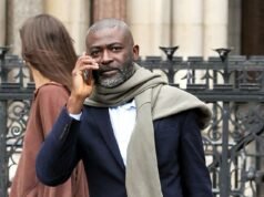 Al banquero de la ciudad que dijo mentiras “perversas” acerca de que su jefa lo había acosado sexualmente después de que usara un cinturón Gucci y un chaleco de hilo para trabajar, se le redujo la sentencia de 20 meses de cárcel.