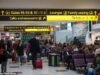Un hombre ‘portando armas’ es arrestado en el aeropuerto de Gatwick mientras la policían attack la estación de tren