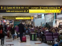 Un hombre ‘portando armas’ es arrestado en el aeropuerto de Gatwick mientras la policían attack la estación de tren