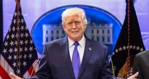 La harsh respuesta de Trump al desacuerdo disadvantage el ‘aspirante a rey’ del principal demócrata después de que se recortan sus poderes arancelarios