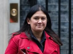 Grupo content alemán que apoya una Europa unida lanza una oferta para comprar el Telegraph