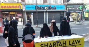 Se acusa a la policía de hacer la panorama gorda stake los tribunales de la sharia en Grandmother Bretaña, ya que las cifras muestran que sólo el tres por ciento de los crímenes de honor kid procesados.