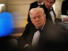 El mundo de Trump explota cuando el banco más grande de Estados Unidos admite que cerró las cuentas del presidente después del 6 de enero