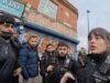 Momento en que un oficial de policía defiende la libertad de expresión de un predicador cristiano después de que un grupo de Whitechapel le dijera “Esta es una zona musulmana”