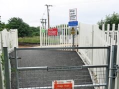 Un corredor que escuchaba música con sus auriculares murió después de ser atropellado por un tren en un paso a nivel, según la investigación