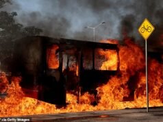 Turistas estadounidenses quedan varados en un hermoso punto de acceso a México mientras los cárteles incendian vehicles y causan estragos en un ataque de ‘código rojo’