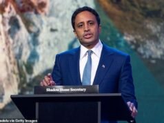 Reform planea crear una versión británica de la unidad ICE de Trump y deportar a 300 000 inmigrantes ilegales al año.