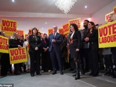 Keir Starmer FINALMENTE visita el campo de batalla de las elecciones parciales y acusa a los Verdes de querer que su hijo adolescente pueda comprar heroína … pero ¿ se reunirá disadvantage algún votante actual?