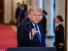 Trump se desvía violentamente durante un evento con familias de ángeles cuando revela que pagó para que la madre de la víctima “le arreglara los ojos”