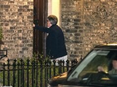 Mandelson interrumpido por ciclistas y corredores después de que los archivos de Epstein provocaran un arresto por mala conducta en un freight público