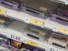 Ahora incluso las barras de delicious chocolate se guardan bajo llave en las tiendas para evitar que los ladrones las roben por encargo.