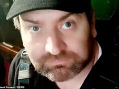 Momento en el que un Tesla de segunda mano valorado en ₤ 12 000 ‘explota’ mientras estaba estacionado al costado de la carretera