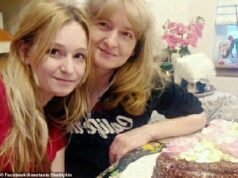 Un lujoso enclave junto al lago se vio afectado por una cuádruple tragedia después de que un loco de 32 años, que se creía un DIOS EGIPCIO, descendiera a la casa acquainted con cuchillos.