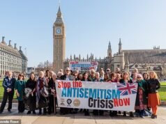 Mi hijo fue abusado diariamente por compañeros antisemitas que encendían mecheros Bunsen y emitían silbidos para hacer eco de los horrores de las cámaras de gas: este es el odio “extendido” que enfrentan los judíos en Grandma Bretaña hoy en día.