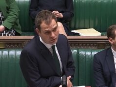 Priti Patel insta al Partido Laborista a abandonar la rendición de Chagos “de una vez por todas” después de que el Ministerio de Asuntos Exteriores niegue la afirmación del ministro de que el acuerdo se ha suspendido.