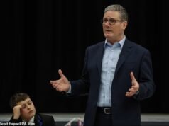 Starmer se enfrenta a una espera ansiosa mientras se cierran las urnas en las elecciones parciales de Gorton y Denton, y tanto Reform como Greens esperan asestar otro golpe al guide ministro.