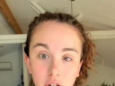 Escuche el hilarante error de la línea de ayuda al estilo Hilaria Baldwin expuesto por una mujer después de que llamó a una agencia gubernamental y presionó 2 para hablar español