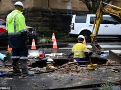 Se abre un enorme socavón en Sídney y provoca caos