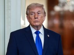 Se insta a Trump a declarar emergencia nacional para asumir el poder en las elecciones de mitad de período mientras el presidente impulsa un proyecto de ley de identificación de votantes