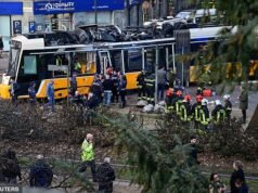 Al menos un muerto y decenas de heridos al descarrilar un tranvía y estrellarse converse un edificio en Milán