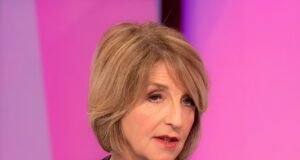 Kaye Adams es despedida de su programa de radio de la BBC de ₤ 155, 000 al año después de ser declarada responsible de comportamiento inapropiado