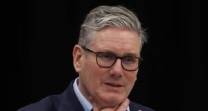 Rayner le dice a Starmer que gire a la izquierda: el desastre de las elecciones parciales presiona al primer ministro para que cambie de rumbo, mientras un parlamentario lo llama “líder interino laborista”