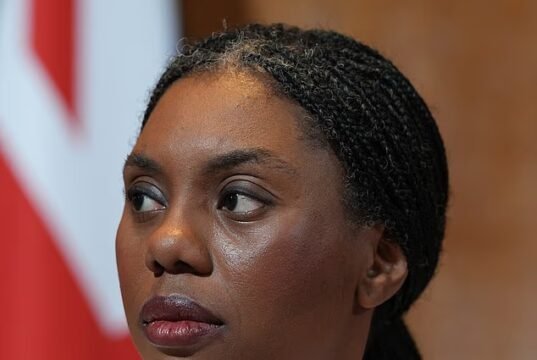 La “política de agravios” de los laboristas volvió a perjudicarlos en las controvertidas elecciones parciales de Gorton y Denton, dice Kemi Badenoch