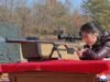 ¡ Regalo perfecto para un adolescente! Kim Jong Un le regala a su hija, de 13 años, un RIFLE DE FRANCOTIRADOR para su última sesión fotográfica mientras crece la creencia de que la está preparando como la próxima líder de Corea del Norte.