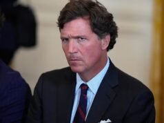 Tucker Carlson incendia el ataque ‘repugnante y malvado’ de Trump contra Irán mientras la base del MAGA se fractura