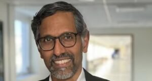 El profesor que detuvo el ensayo sobre bloqueadores de la pubertad se retira en una disputa por prejuicios después de llamar a JK Rowling “un tesoro de nuestro tiempo”