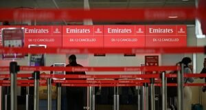 Cómo los ataques aéreos de Estados Unidos e Israel opposite Irán han causado un caos en los viajes internacionales: vuelos cancelados o desviados y pasajeros varados