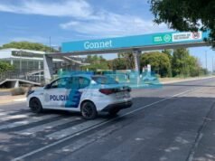 Cayó al Camino Centenario desde un puente peatonal de Gonnet y sufrió graves heridas