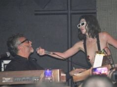 ¿Confirmaron su amor? Sofía Gala hizo un show en topless y le dio un beso apasionado a Fito Páez