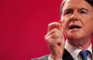 ‘Se puede sobrevivir’: Dentro de los esfuerzos de Keir Starmer para detener un golpe