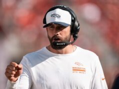 Los Broncos ascienden a Davis Webb a coordinador ofensivo