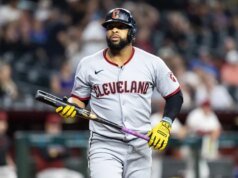 Informes: Diamondbacks firman al veterano 1B Carlos Santana
