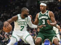Los Celtics concluyen su estancia en casa ante los Bucks en caída libre