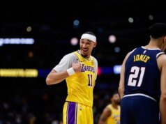 Jaxson Hayes, de los Lakers, suspendido por empujar a la mascota de los Wizards