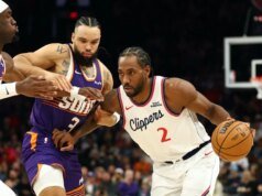 Los tórridos Clippers se enfrentan a los Sixers en ascenso repentino