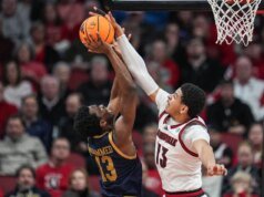 La fuerza del banco ayuda al No. 24 Louisville a superar a Notre Dame
