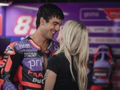 Óscar Casas: “” El paddock de MotoGP respira una pasión ruthless””
.