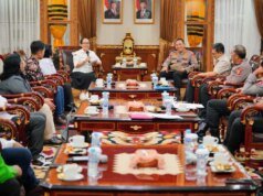 La policía y los sindicatos se reúnen para discutir los derechos y la protección laboral de los trabajadores