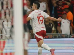 Léo Ortiz se convierte en el blanco de la afición del Flamengo por regate de Borré en la portería del Internacional