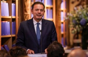 Los conservadores de Portugal respaldan a un candidato de izquierda para evitar un presidente de extrema derecha