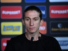 El retraso del VAR provoca indignación en Brasil mientras el técnico queda atónito tras un extraño incidente